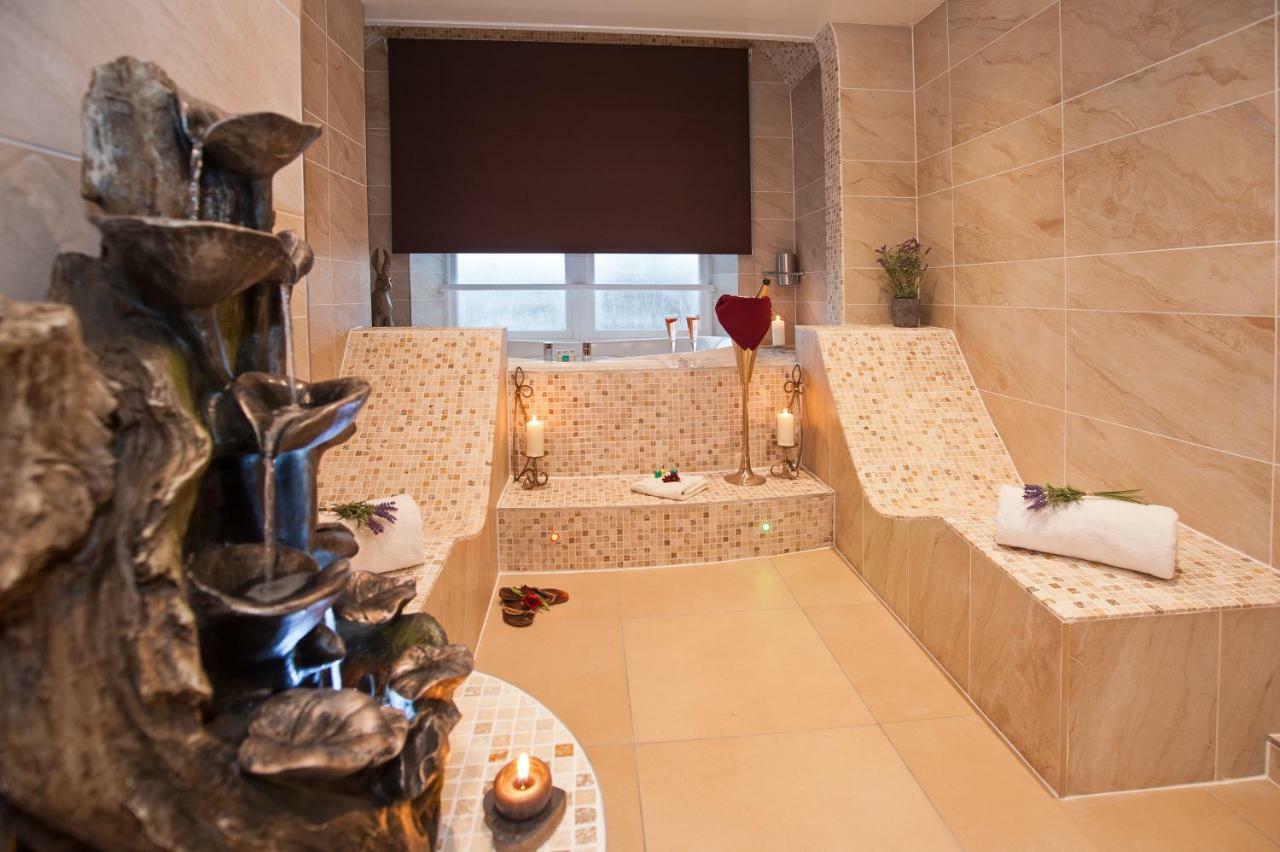 Windermere Boutique Hotel Spa Suites & Hot Tubs Exterior photo